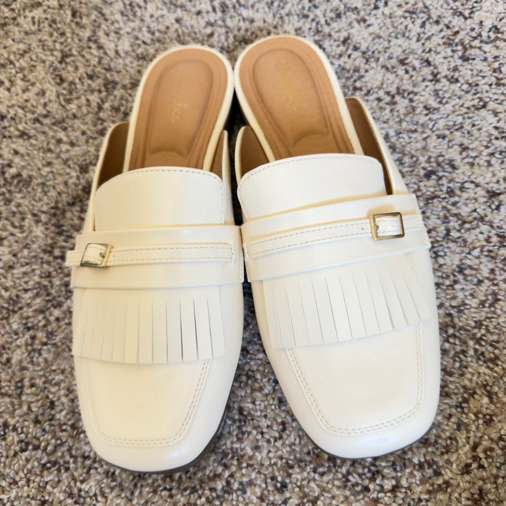 NWOT Charles By Charles David Cream Slip-On Mules - Picture 9 of 10